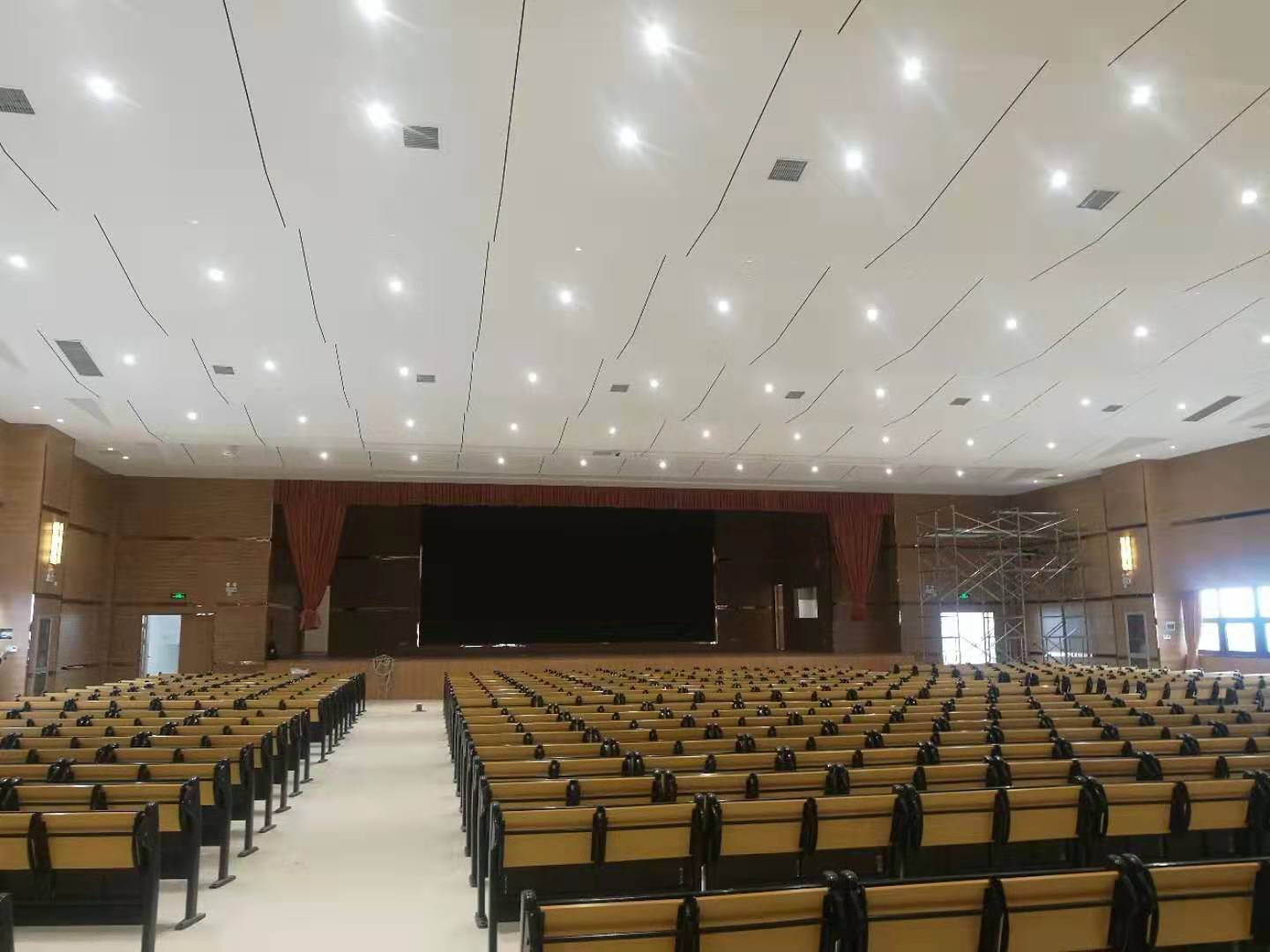 滎陽(yáng)八小報(bào)告廳裝修工程